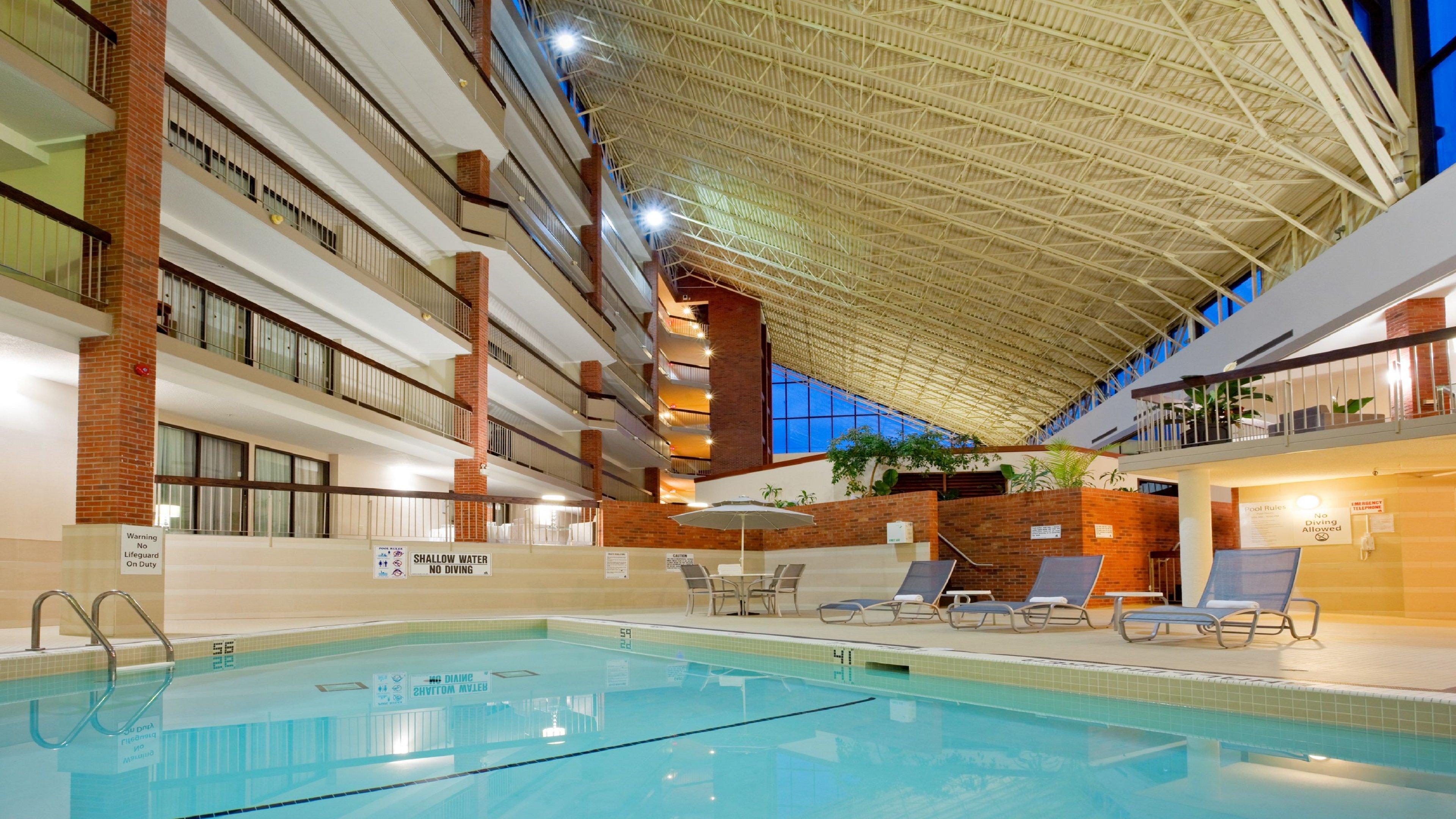 Holiday Inn Oakville Centre By Ihg Exterior foto